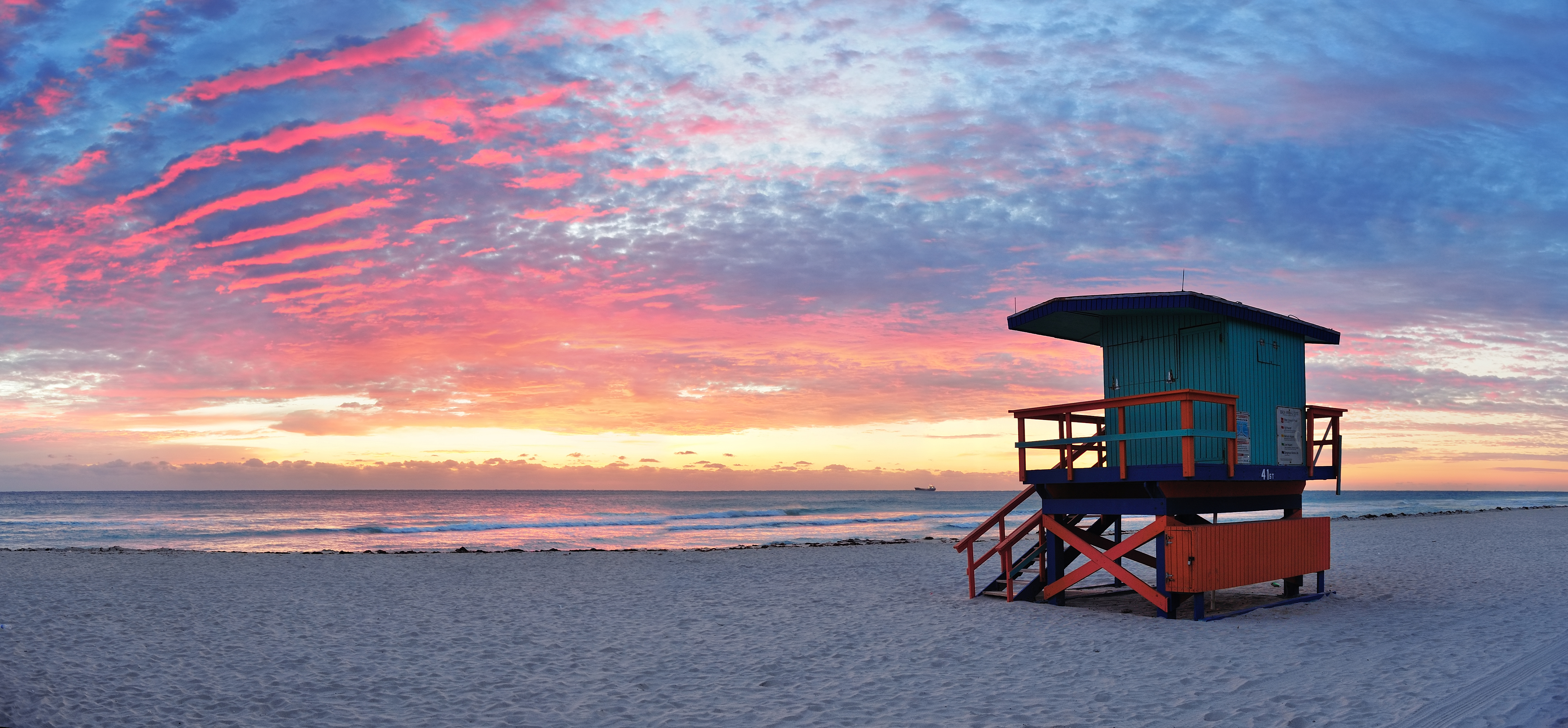 pôr do sol nas praias de Miami